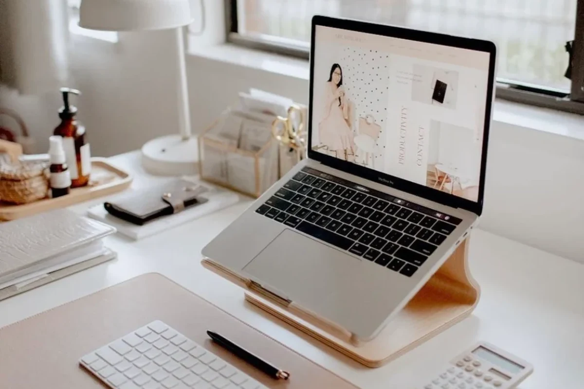 Do You Really Need a Laptop Stand If You Have Remote in the UAE