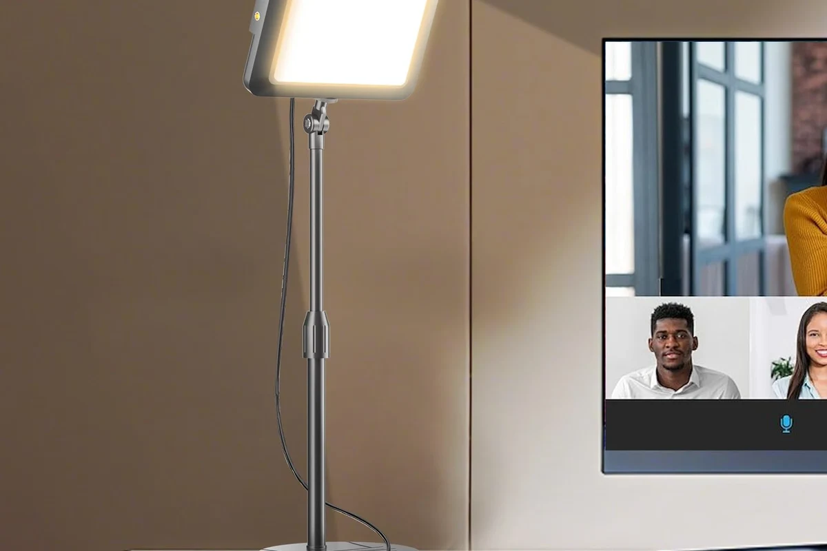 What Size Desk Lamp Should You Buy for Video Calls to Look in the UAE