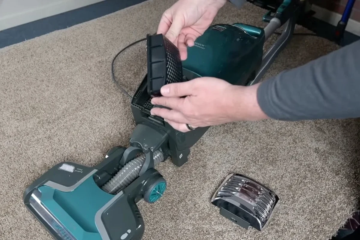 Pet Hair Vacuum vs Handheld Vacuum Which One Is Best for You in the UAE