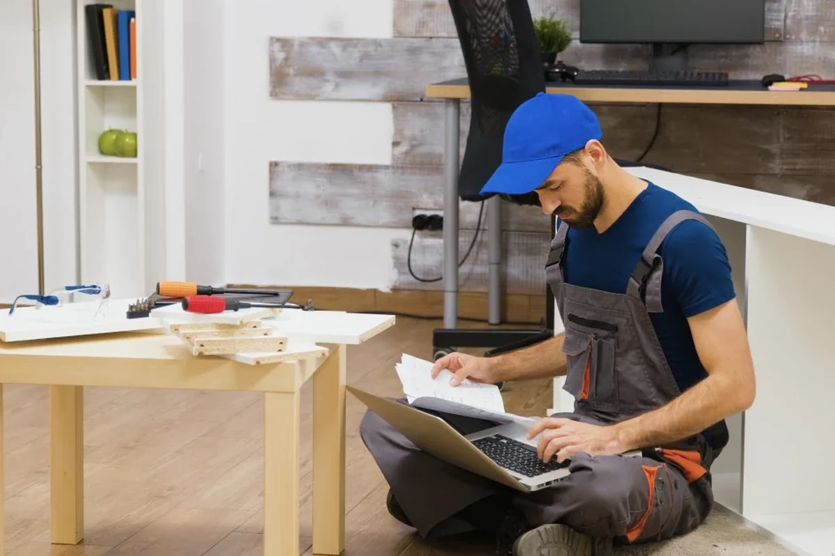 Smart Plug vs Regular Power Strip Which One Saves You More in the UAE