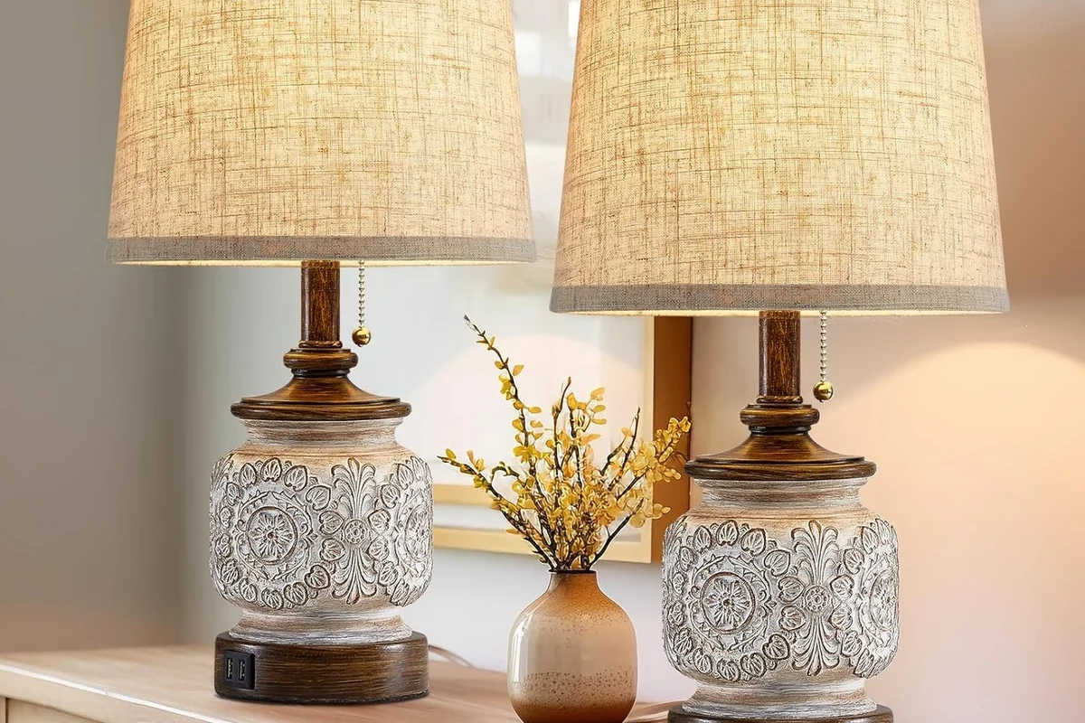 Bedside Lamp vs Traditional Lamp Which One Enhances in the UAE
