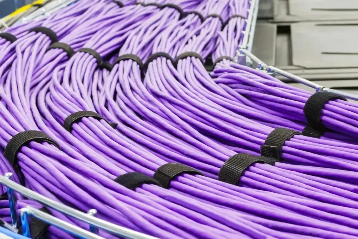 Cable Organizer vs Cable Sleeve Which One Keeps Cables Tidy in the UAE