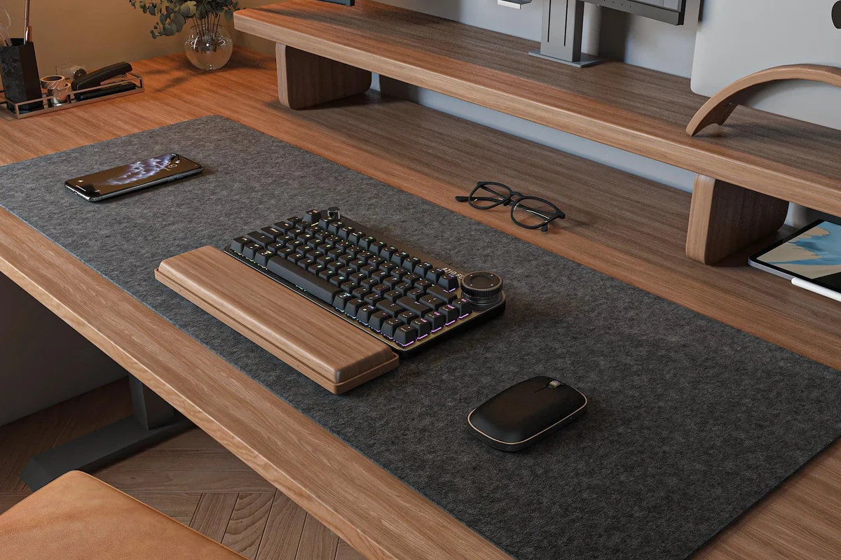 Desk Pad vs Mouse Pad: Do You Need Both for Ultimate Comfort in the UAE