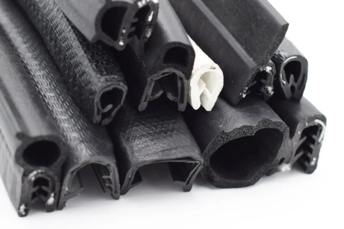 How to Attach Insulation to Ceiling for Maximum Energy in the UAE