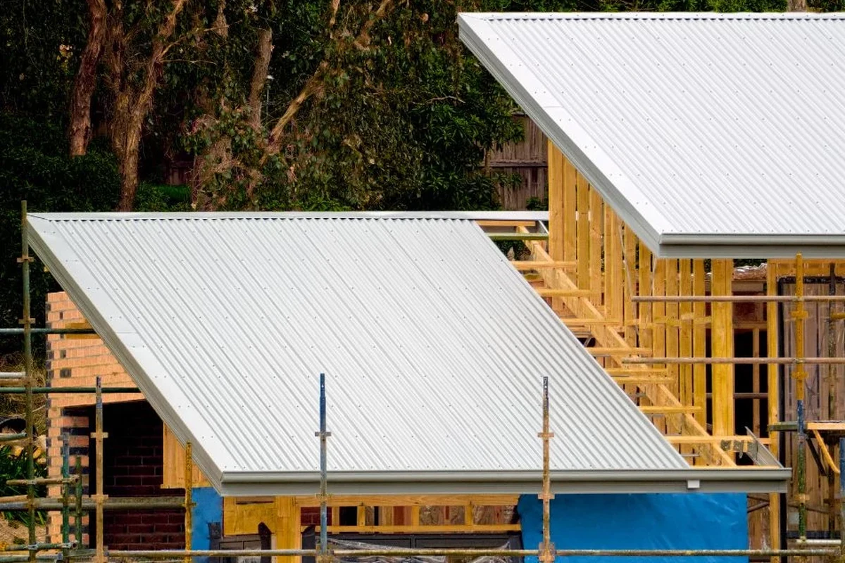 Easiest Way to Cut Tin Roofing for Clean and Precise Edges