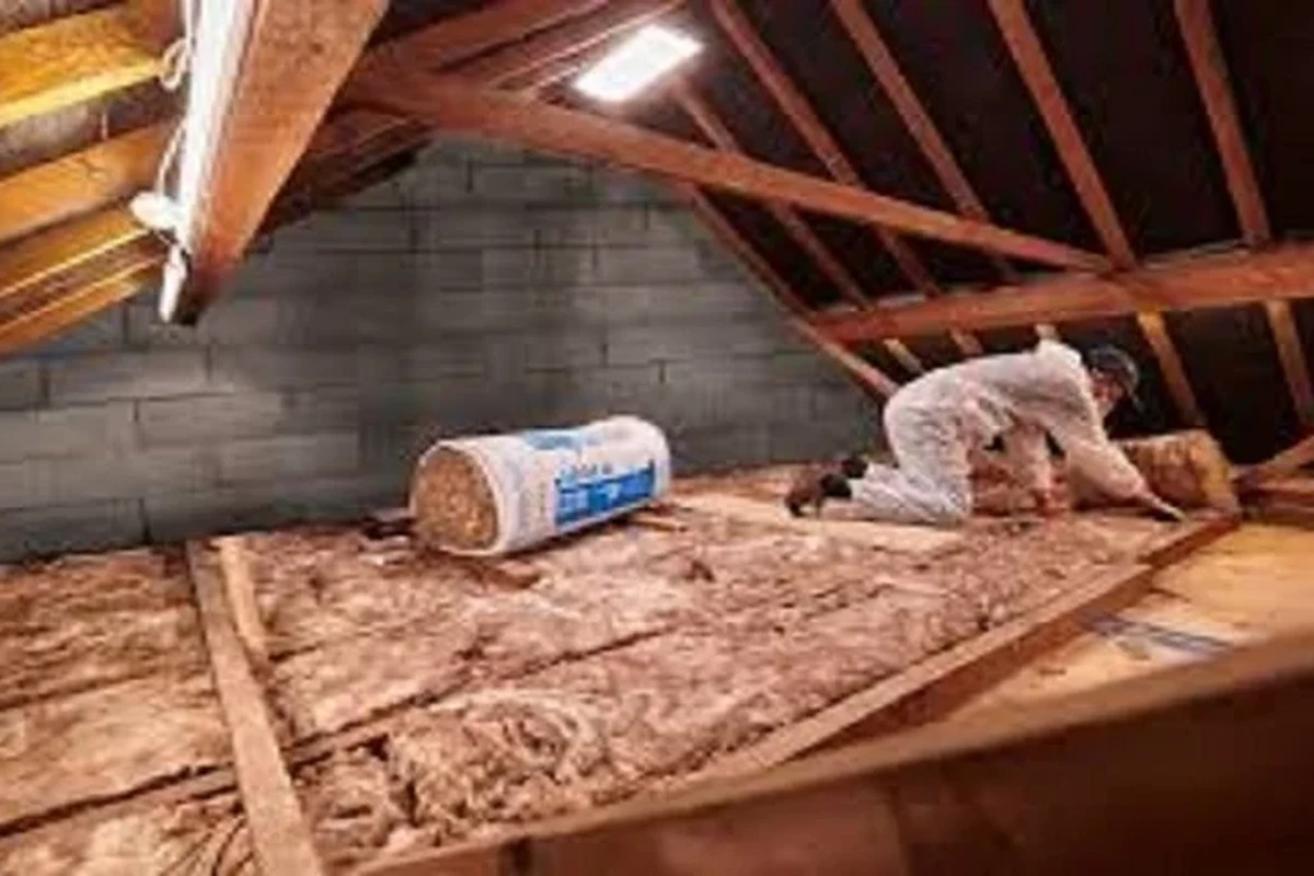How to Hang Insulation in Ceiling for Maximum Energy in the UAE