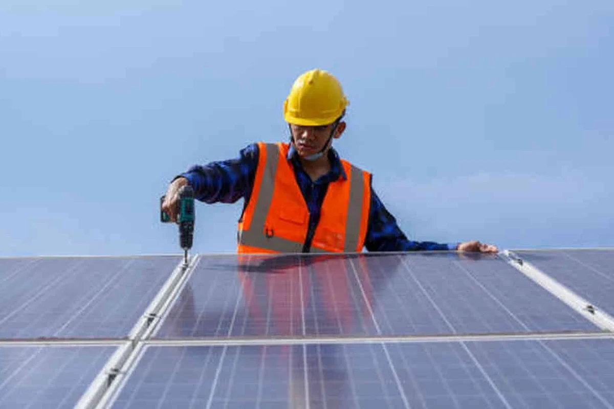 Safety Equipment for Working on Roofs That Ensures