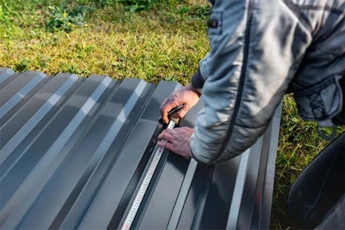 How Do Professionals Cut Metal Roofing for a Flawless Finish