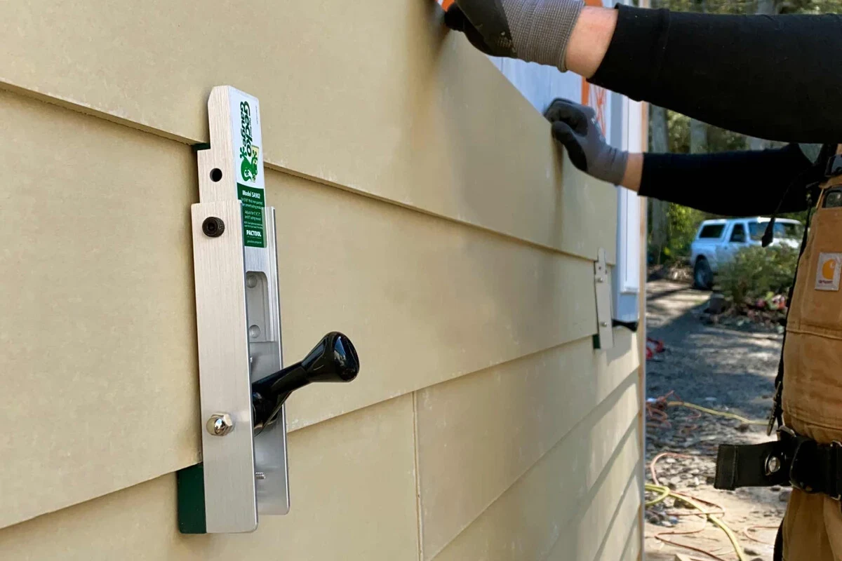How to Use a Siding Removal Tool for Quick and Easy Projects