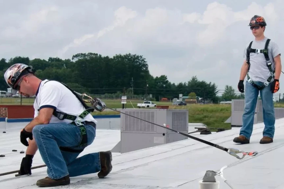 Roof Lifeline Safety System and Anchor Ensuring Worker