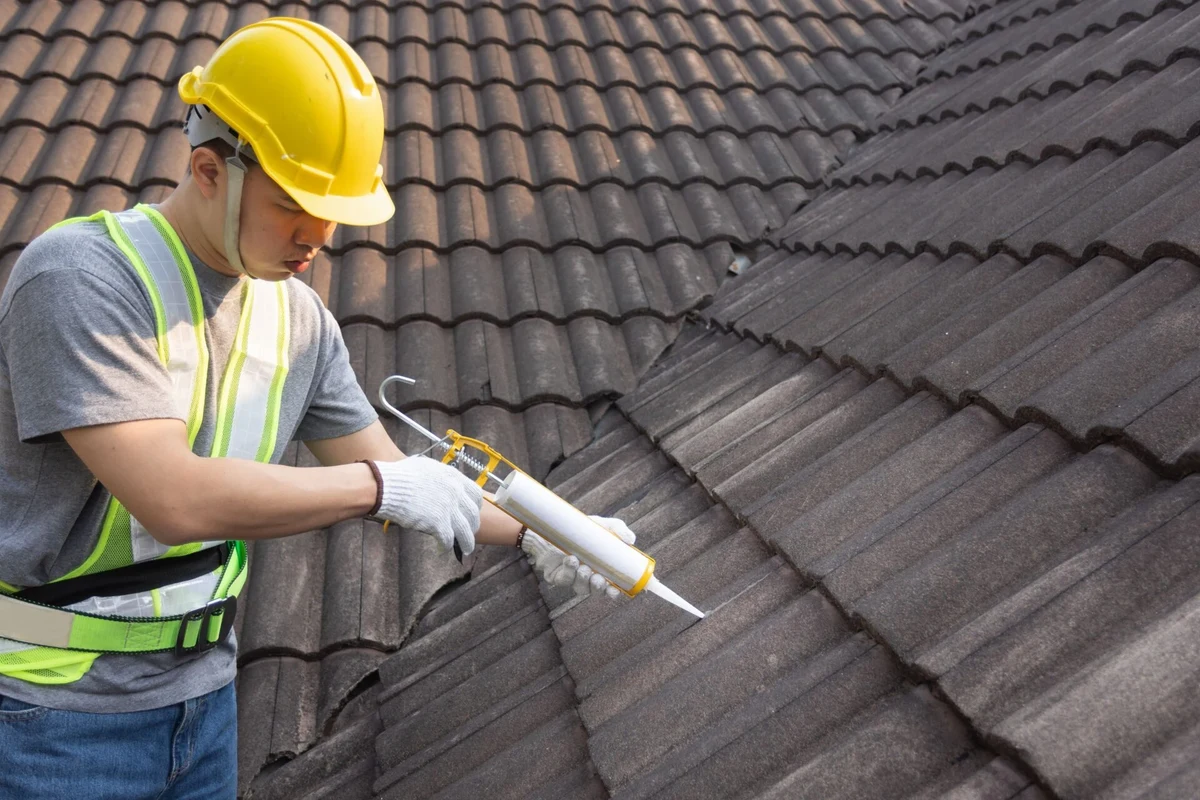 How to Patch a Leak in the Roof and Save on Repair Costs