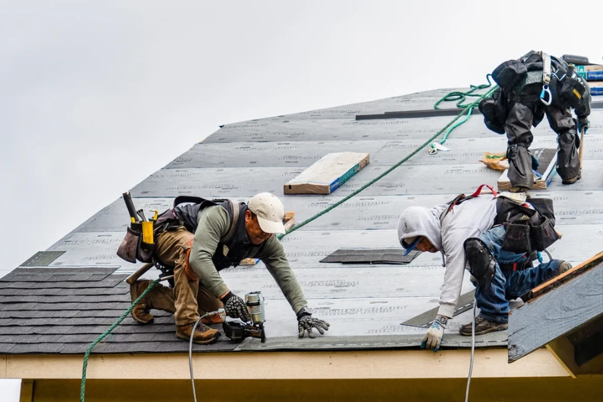 How to Roof Coating for Longlasting Weather Protection