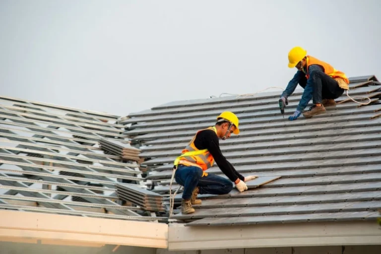 How to Work Safely on a Roof and Protect Yourself
