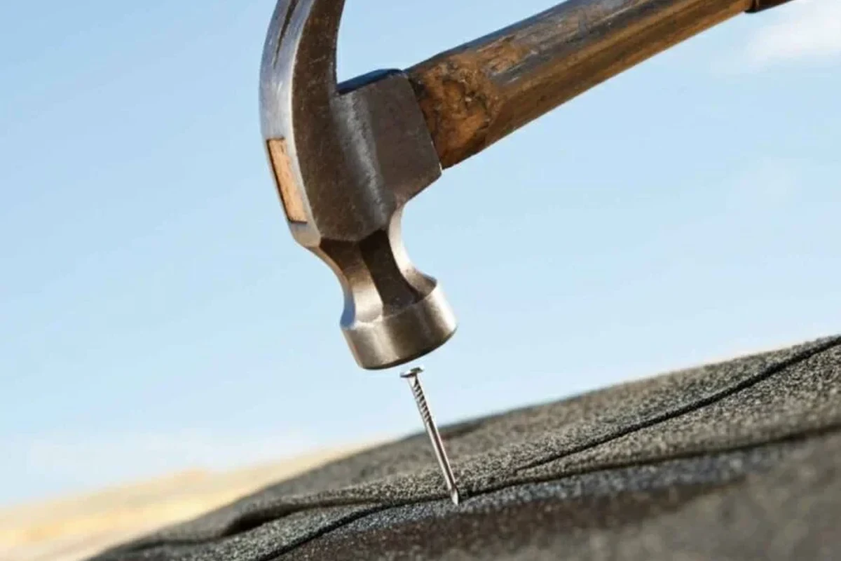 Why Is a Shingling Hammer Ideal for Roofing Work